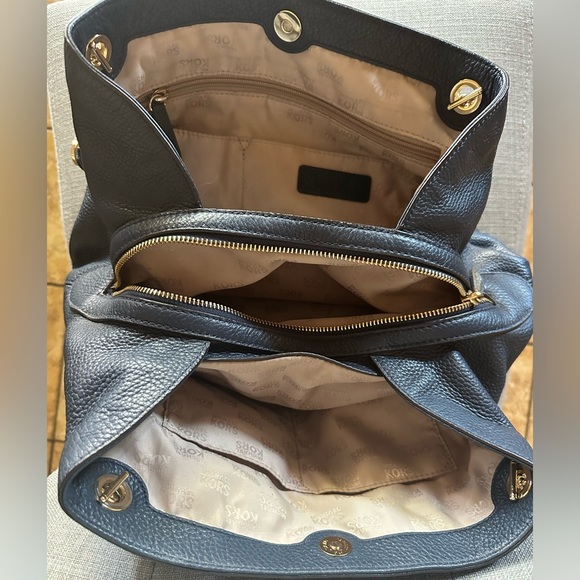 Authentic Micheal Kors Large Pebbled Leather Shoulder Bag & Wallet - Picture 4 of 7